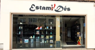 Devanture du magasin et du bar à jeux