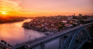 Coucher de soleil sur le Douro, vue panoramique de Porto