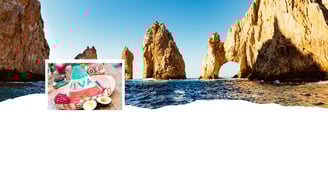 Montagem com chapéu típico mexicano e os arcos rochosos de Cabo San Lucas, ícones culturais e naturais do México vistos em cr