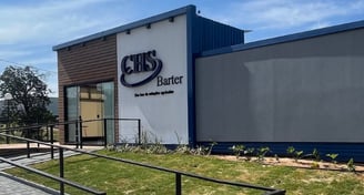 ESCRITÓRIO CONTAINER VISTA GERAL DA FACHADA DA OBRA PRONTA