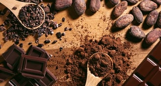 Chocolate negro 100% cacao sin azúcar en trozos, un alimento saludable para potenciar la memoria y r