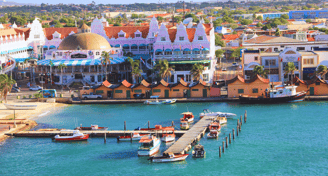 vista do navio chegando a oranjestad aruba 