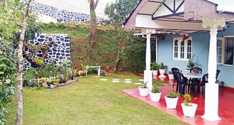 Garden view with outdoor seating at Nobel Bungalow Nuwara Eliya – peaceful holiday space with garden