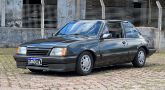 carro placa preta