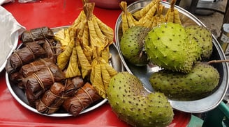 Le marché de Sawi Ying Chaoren (ตลาดนัดยิ่งเจริญ)