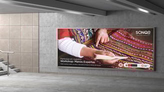 Mockup de panel publicitario promoviendo Workshop de Sonqo Textilería Ancestral