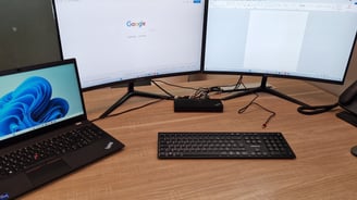 pc portable écran 27" dock informatique professionnel