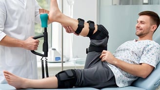 Orthopedic physiotherapy for knee pain recovery by expert at home