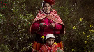 Madre e hijo miembros de la Cooperativa Artesanal de Ollantaytambo