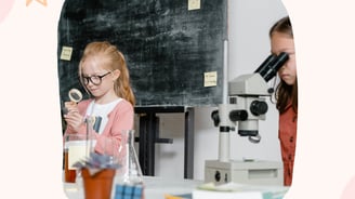 mokslinis vaiku gimtadienis, vaikai daro bandymus