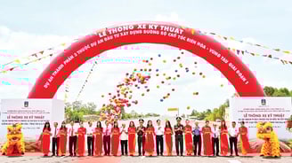 cổng hơi khánh thành
