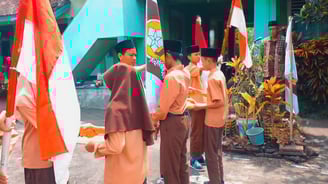 Bapak H. Mustamin Said bersama para murid