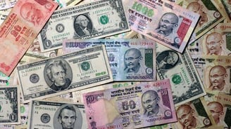 Asian Currencies Face Pressure Amid Political Unrest and Dollar Strength