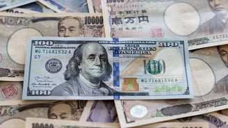 Asian Currencies Under Pressure: Dollar Strength and Economic Dynamics in Focus