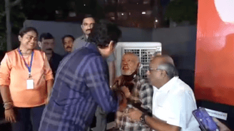 विनोद कांबली ने सचिन तेंदुलकर का हाथ पकड़कर नहीं छोड़ा, भारत के महान क्रिकेटर के स्टेज पर आते ही भाव