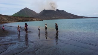 vista das criancas na praia em Rabaul 