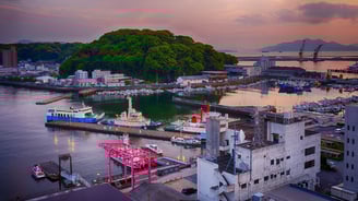 Vista do porto de Ujina, Hiroshima.