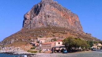 Vista da montanha em Monemvasia.