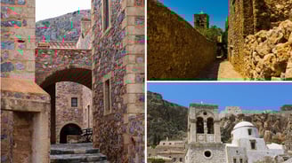 Vista da subida e da cidade antiga em Monemvasia.