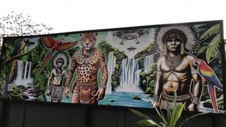 Obra de Sérgio Astral exibida na Calçada da Cultura em Barra do Garças.