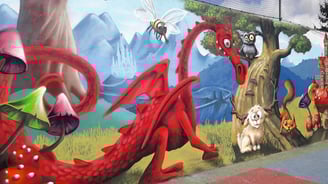 Initiation graff avec des jeunes sur la commune d'Autrans, support : mur de tennis