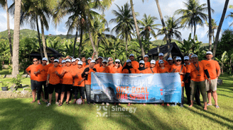 Kebersamaan dan kekompakan tim dalam kegiatan outbound outdoor