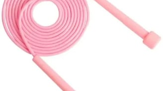 Corda de pular fitness, ideal para treinos aeróbicos e melhora da coordenação motora.