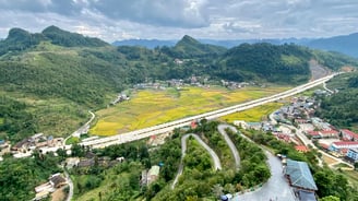 Lung Cu empty highway