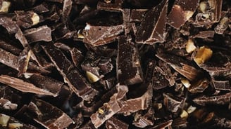 des carreaux de chocolat cassés