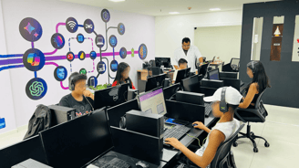 Sala de Aula com Alunos e o Professor