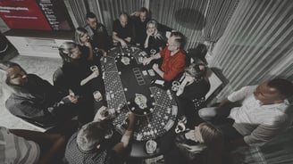 Draugų kompanija Chill Room Vilnius – kazino žaidimų vakaras su krupjė