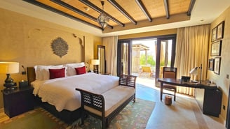 anantara-qasr-al-sarab-villa-bedroom