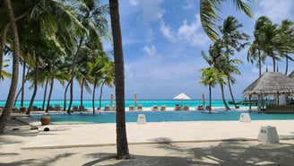 Gili Lankanfushi pool