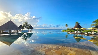 Four Seasons Kuda Huraa pool 2