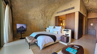 desert-rock-resort-cave-suite-bedroom-3