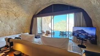 desert-rock-resort-cave-suite-bedroom-4