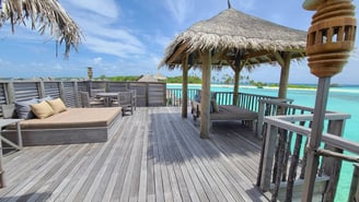 gili-lankanfushi-maldives-overwater-villa-terrace