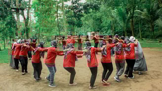 Suasana outbound seru dan penuh kekompakan bersama Sinergy Adventure