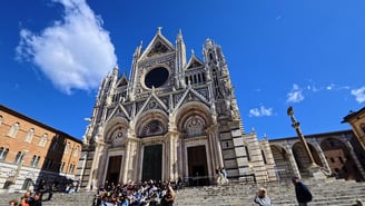 the front of the Duomo en Siena