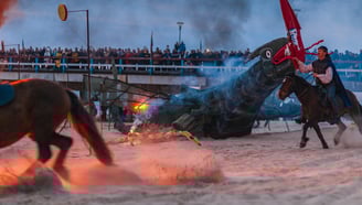 Jurgio kovos su Smaku inscenizacija prie Palangos jūros tilto