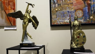 Photo des sculptures Iris et Athéna à la Biennale Versaillaise de 2024 de Lode