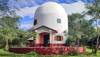 Kuppelhaus mit 1 Hektar Grundstück zum Kauf in Troche, Paraguay