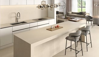 Tendencias en reformas de cocinas en Asturias con nuevas puertas de cocina y acabados modernos.