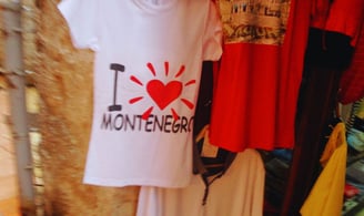 foto na loja de souvenir em Montenegro Kotor