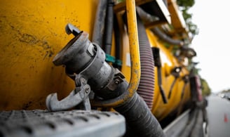 caminhão com sucção e hidrojateamento