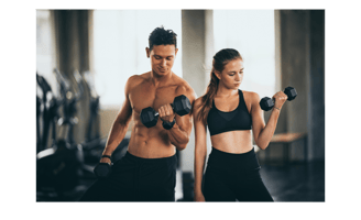 Un homme et une femme à la salle de sport