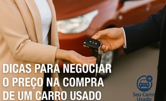 Homem e mulher trocando as chaves de um carro usado em frente a um veículo vermelho, simbolizando um