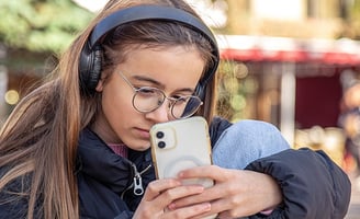 Adolescente na rede social