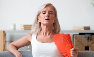 Mulher idosa com menopausa