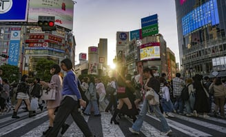 Japan’s Mixed Economic Signals: Manufacturing Stumbles While Services Sector Surges
